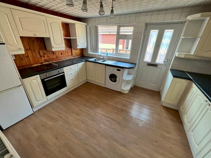 2 Bedroom Detached Bungalow For Sale In Lake Avenue, Loscoe, Heanor, DE75