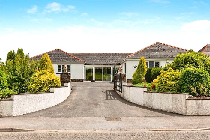 4 Bedroom Bungalow For Sale In Heol Cennen, Ffairfach, Llandeilo, Carmarthenshire, SA19
