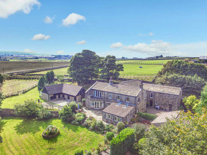 Houses for sale & to rent in HD9 2RY, LAW SLACK ROAD, Holme Valley