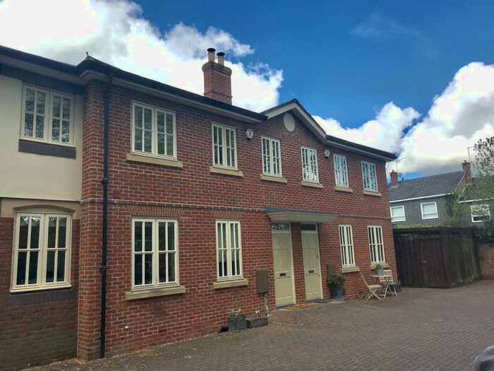2 Bedroom Terraced House To Rent In Henley-on-Thames, Oxfordshire, RG9