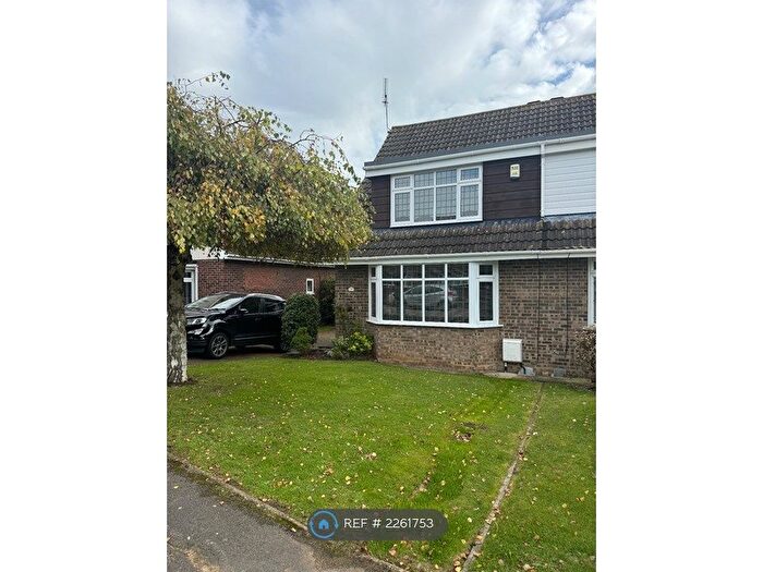 3 Bedroom Semi-Detached House To Rent In Nevern Close, Rayleigh, SS6