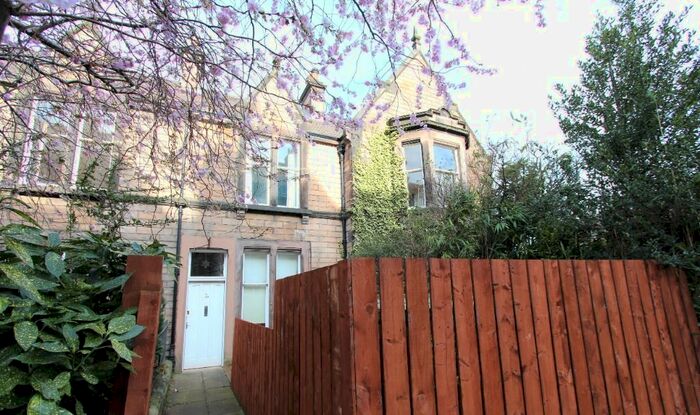 3 Bedroom Flat To Rent In Cargil Terrace, Trinity, Edinburgh, EH5