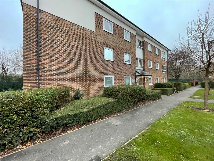 2 Bedroom Flat To Rent In Portal Close, Uxbridge UB10