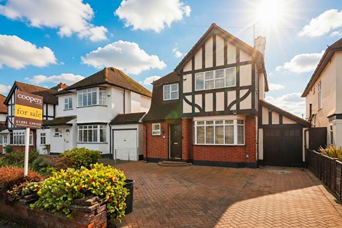 3 Bedroom Detached House For Sale In Tudor Way, Hillingdon, UB10