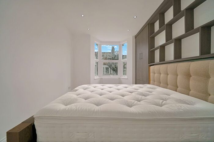 1 Bedroom Flat To Rent In Tadmor Street, London, W12
