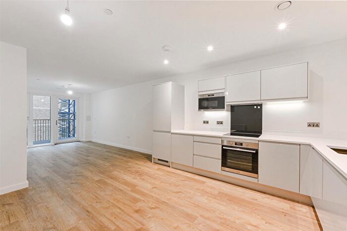 2 Bedroom Flat To Rent In The Silverton, Royal Docks, London, E16