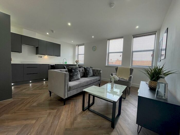 2 Bedroom Duplex To Rent In The Hallmark - Bed Duplex, B19