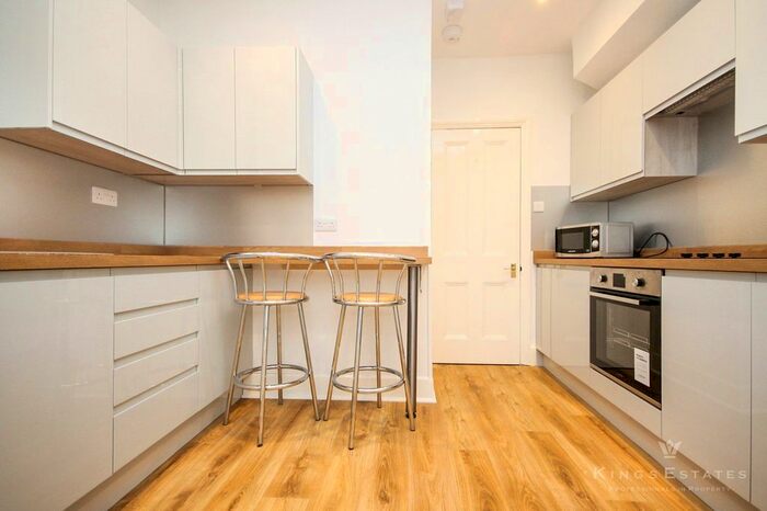 2 Bedroom Flat To Rent In St. Johns Road, Tunbridge Wells, TN4