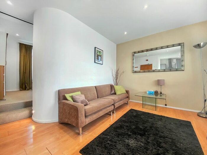 1 Bedroom Flat To Rent In The Headrow, Leeds, LS1