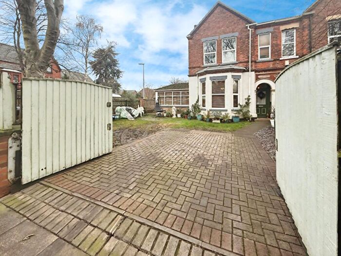 2 Bedroom End Of Terrace House For Sale In Abbey Park Road, Grimsby, Lincolnshire, DN32