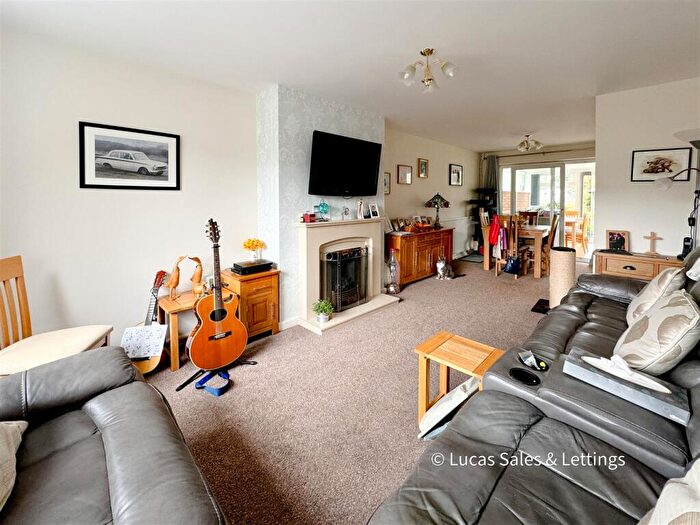 3 Bedroom End Of Terrace House For Sale In Brambleside, Kettering, NN16