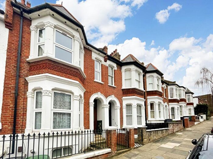 3 Bedroom Flat To Rent In Dynham Road, West Hampstead, NW6