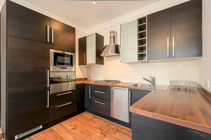 2 Bedroom Flat To Rent In Canfield Gardens, London, NW6