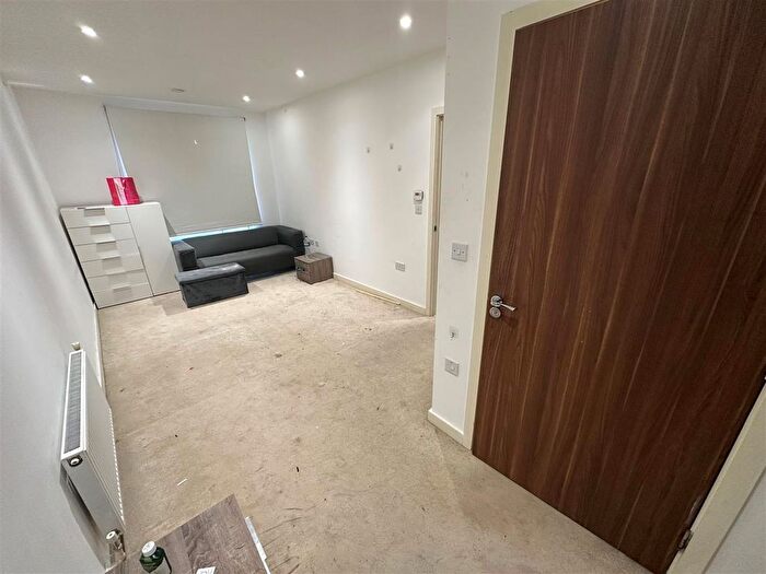 3 Bedroom Flat To Rent In Moorhen Drive, Edgware, NW9