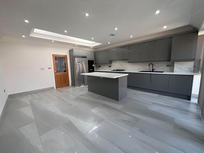 4 Bedroom House To Rent In Tomswood Hill, London, IG6