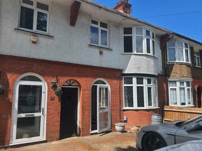 3 Bedroom House To Rent In The Avenue Luton, LU4