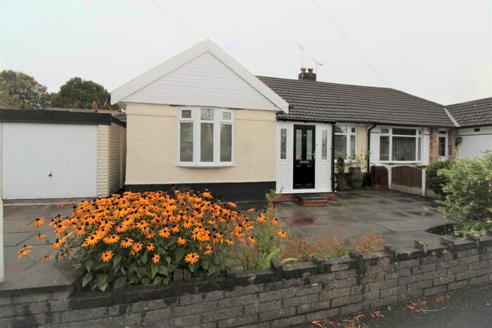 3 Bedroom Bungalow To Rent In Kingston Drive, Urmston, Manchester, M41
