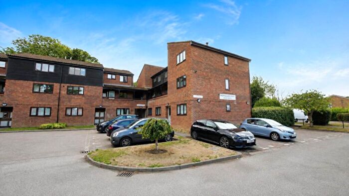 2 Bedroom Maisonette For Sale In Wordsworth Court, Middlefield, AL10