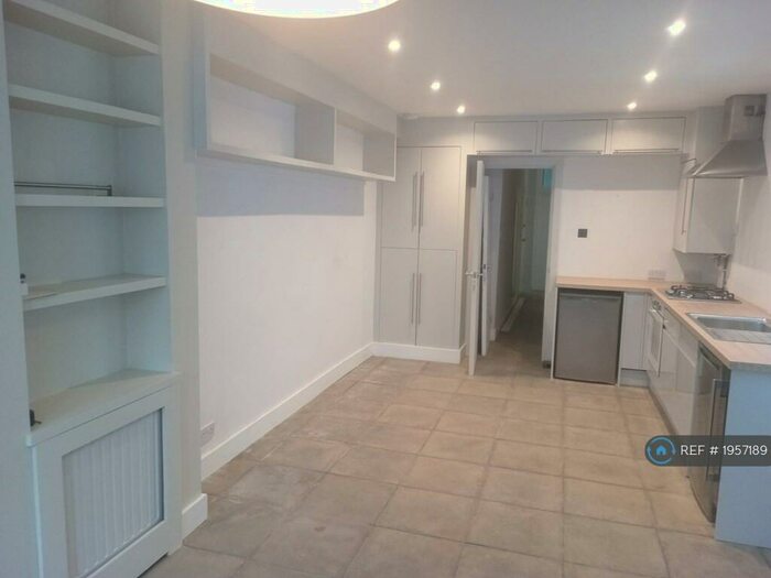 2 Bedroom Flat To Rent In Ground Floor, London, NW10