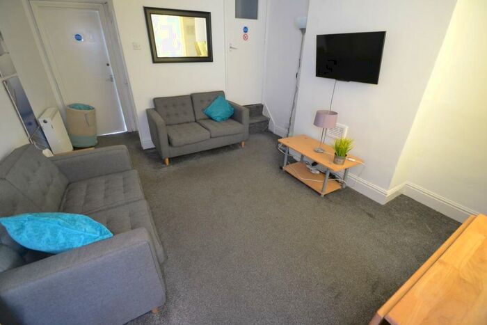 4 Bedroom Semi-Detached House To Rent In Hart Street, Lenton, Nottingham, NG7