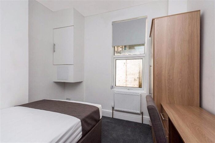 1 Bedroom Flat To Rent In Bedroom Property In Bath Road, Bristol, BS4