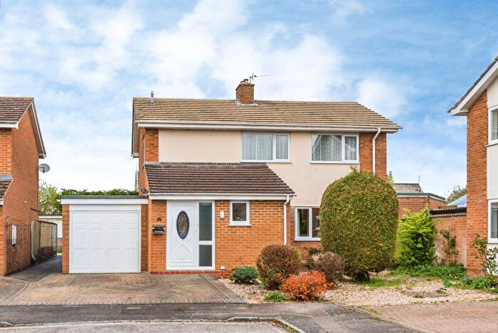4 Bedroom Detached House For Sale In Davis Close, Carterton, OX18