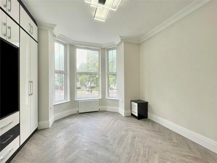 2 Bedroom Flat To Rent In The Mall, Ealing Broadway, London, W5