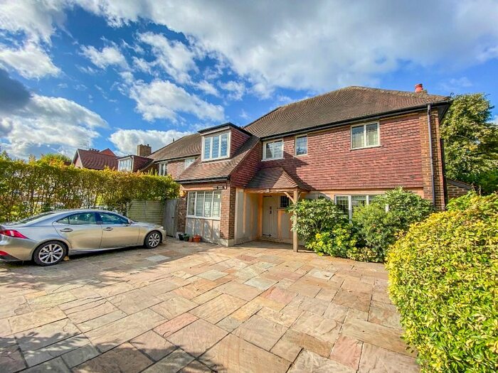 4 Bedroom Detached House To Rent In Upper Brighton Road, Kingston, KT6