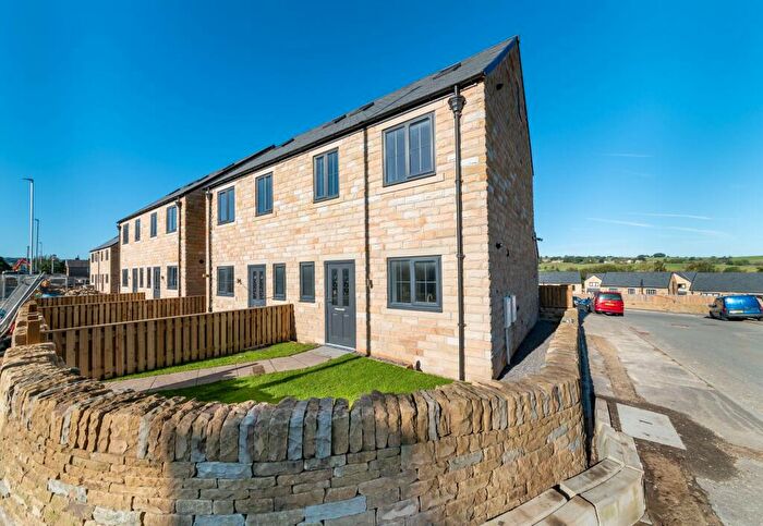 3 Bedroom Semi-Detached House For Sale In Woodland Court, Holmfirth, HD9