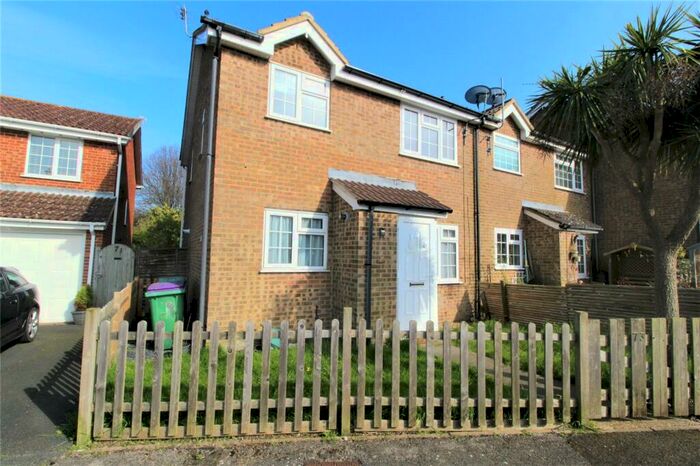 1 Bedroom Terraced House To Rent In Cromwell Park Place, Folkestone, Kent, CT20