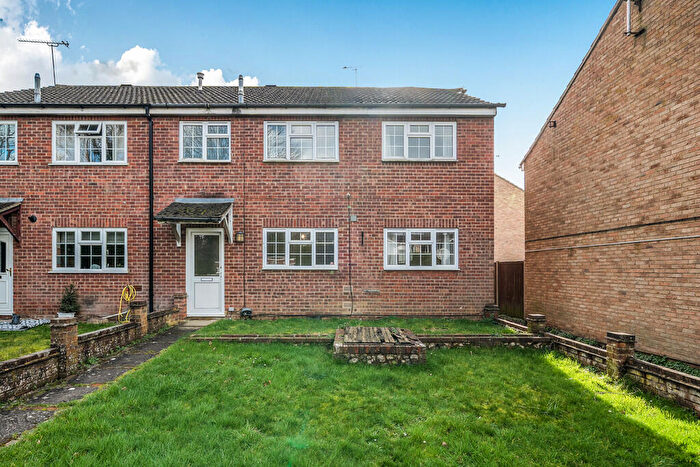 5 Bedroom Semi Detached House For Sale In Buckingham Way, GU16