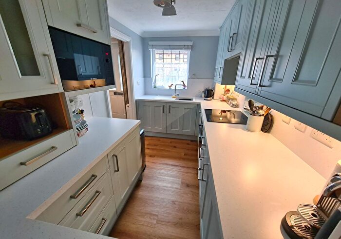 2 Bedroom End Of Terrace House For Sale In Denbigh Close, Southampton, SO40