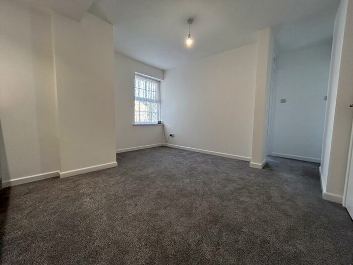 1 Bedroom Flat To Rent In One/Two Bedroom Ground Floor Flat, EX7