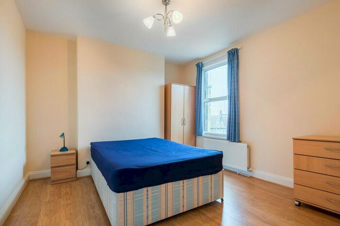 2 Bedroom Maisonette To Rent In Bedford Hill, London, SW12