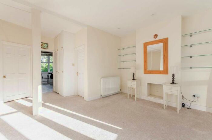 2 Bedroom Flat To Rent In Ethelbert Road, Raynes Park, London, SW20