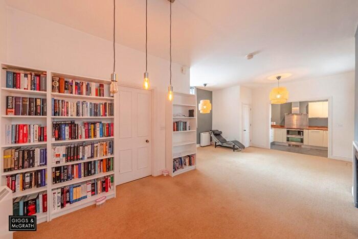 2 Bedroom Ground Maisonette For Sale In Apartment, Walden House, George Street, Huntingdon, Cambridgeshire, PE29