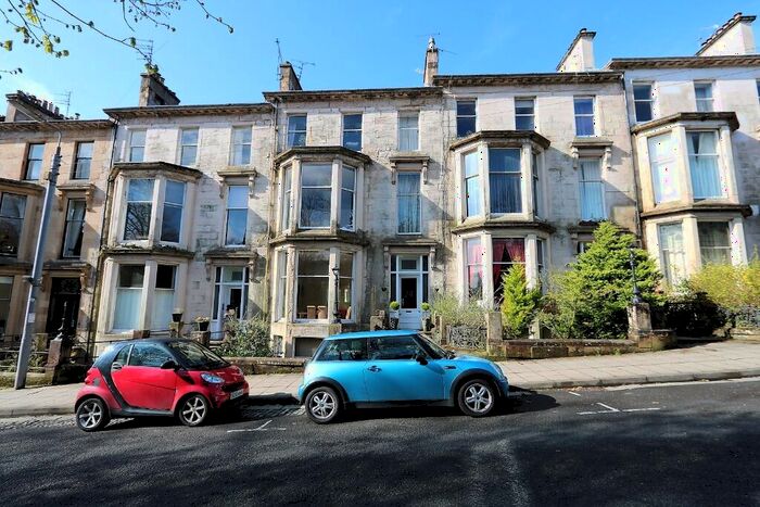 Flat To Rent In Huntly Gardens, Glasgow, G12