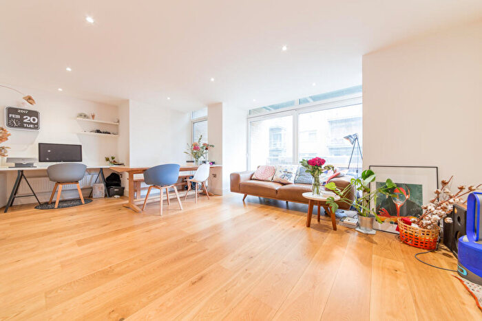 2 Bedroom Apartment To Rent In Gainsborough House, Canary Central, Canary Wharf, London, E14