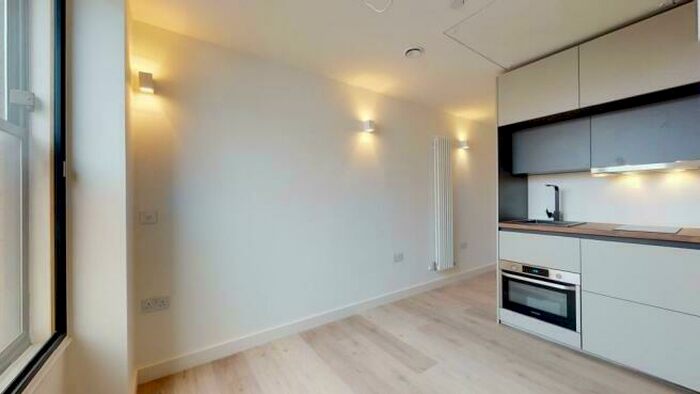 Studio To Rent In Hayes Lane, Beckenham, London, BR3