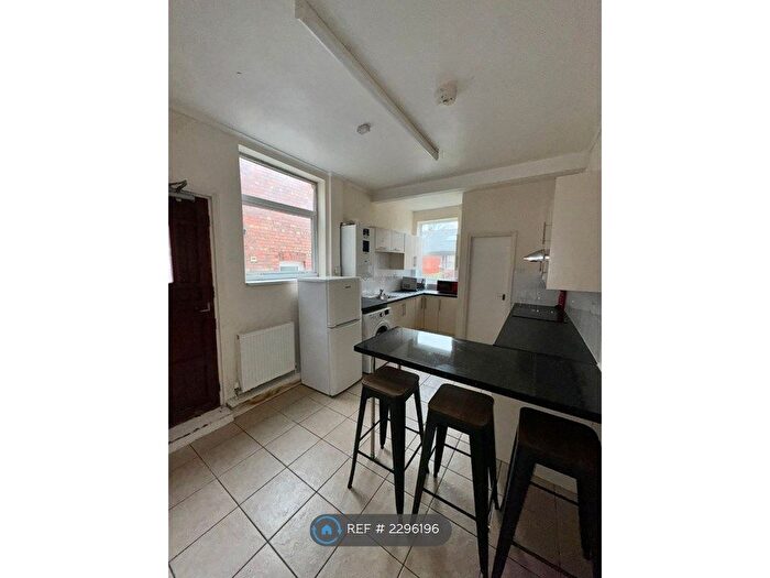 5 Bedroom Terraced House To Rent In Harrington Drive, Nottingham, NG7