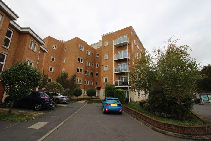 1 Bedroom Flat To Rent In Greenview Drive, London, SW20