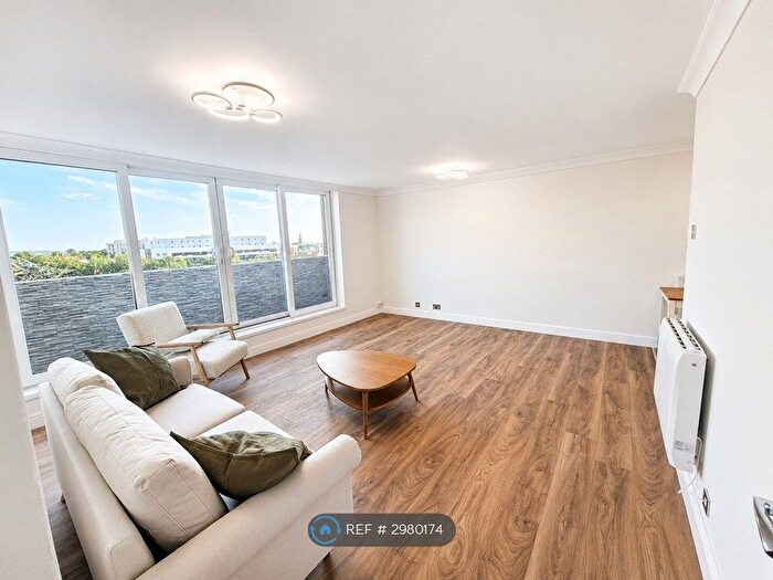 2 Bedroom Flat To Rent In Norman Court, London, N3