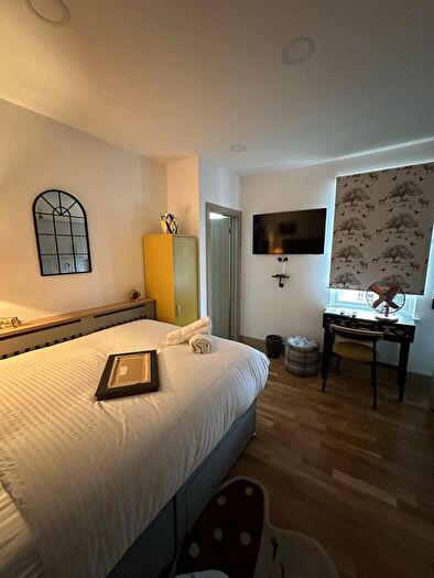 6 Bedroom Terraced House To Rent In London, SE18