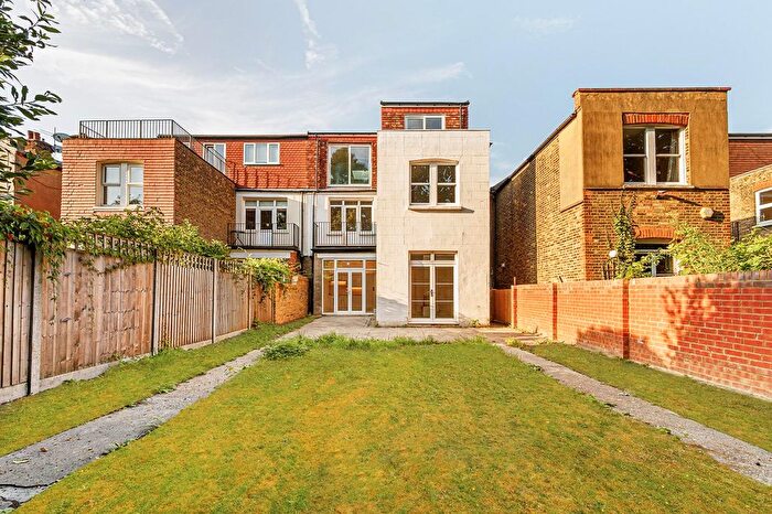 2 Bedroom Flat To Rent In King Edwards Gardens, Acton, W3