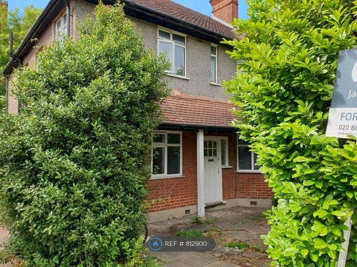 3 Bedroom Maisonette To Rent In Woodleigh Gardens, London, SW16