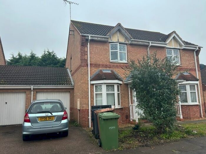 2 Bedroom Property To Rent In Meadenvale, Peterborough, PE1