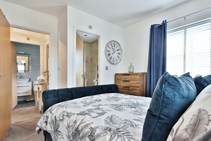 3 Bedroom Detached House For Sale In Parish Mews, Kingswood, Hull, HU7