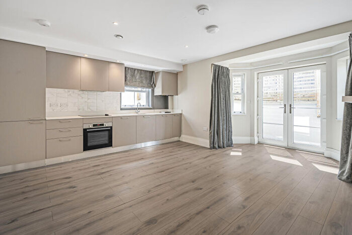2 Bedroom Apartment To Rent In Bell Lane, Brookmans Park, AL9