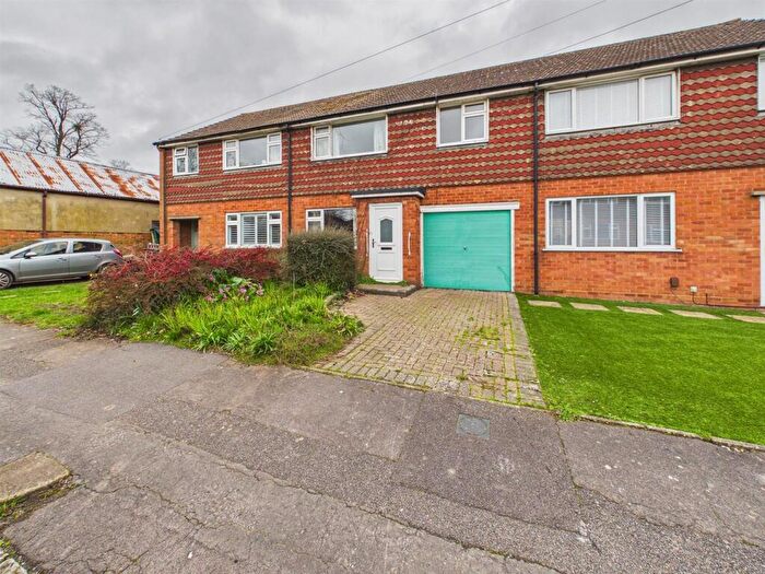 3 Bedroom Terraced House For Sale In Kentwood Close, Tilehurst, Reading, RG30