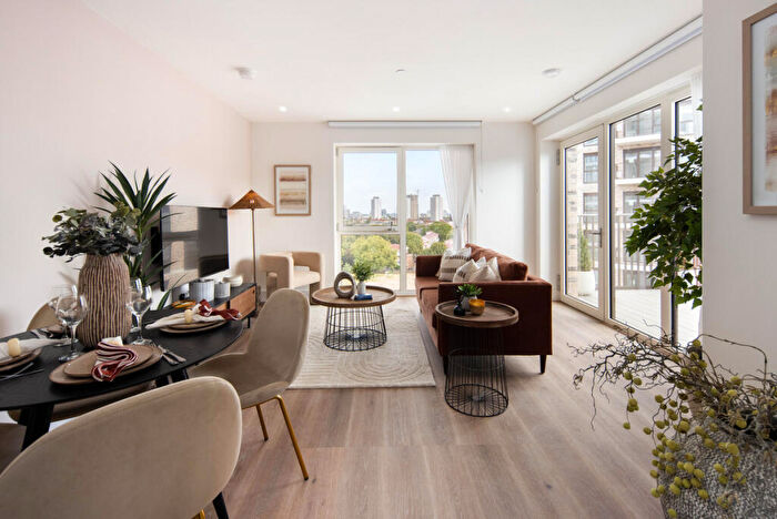 2 Bedroom Apartment For Sale In Bow Common Lane, London, E3